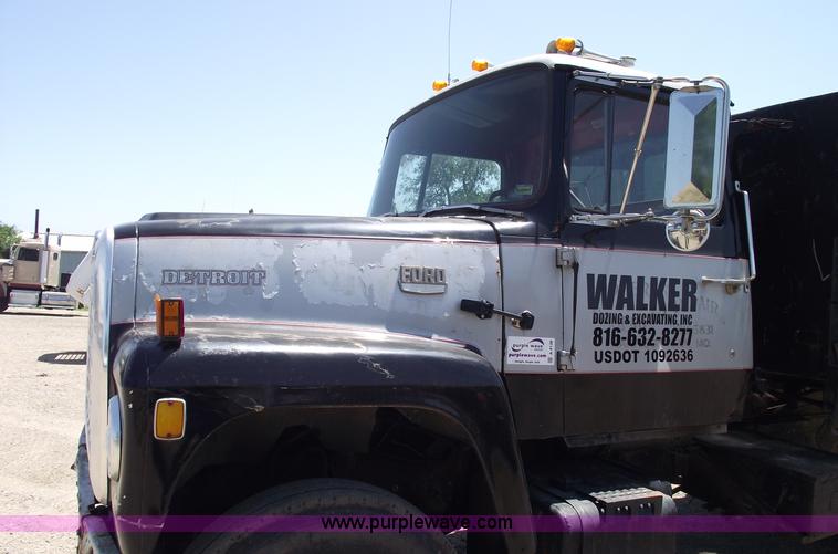 image for item A4138 1973 Ford L9000 dump truck