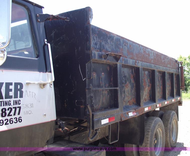 image for item A4138 1973 Ford L9000 dump truck
