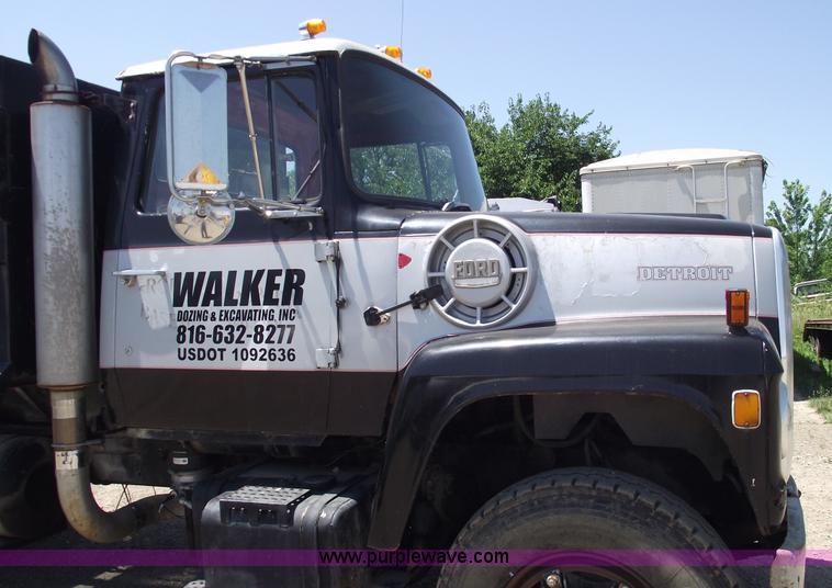 image for item A4138 1973 Ford L9000 dump truck