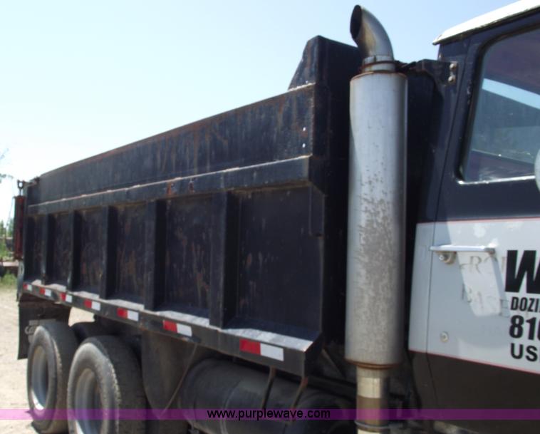 image for item A4138 1973 Ford L9000 dump truck