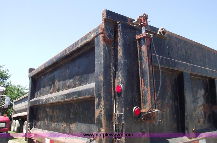 image for item A4138 1973 Ford L9000 dump truck