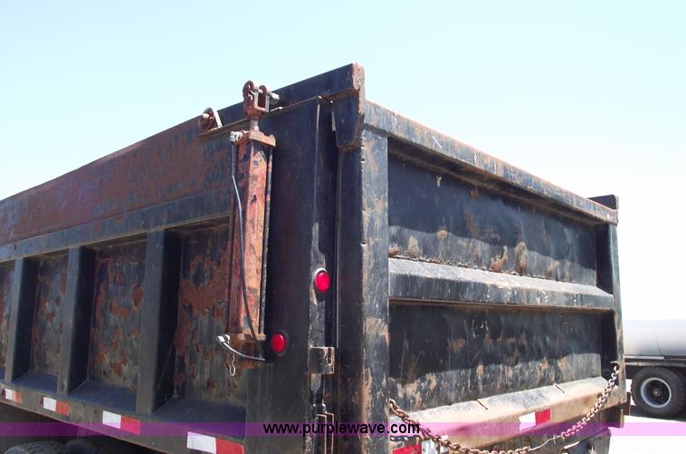 image for item A4138 1973 Ford L9000 dump truck