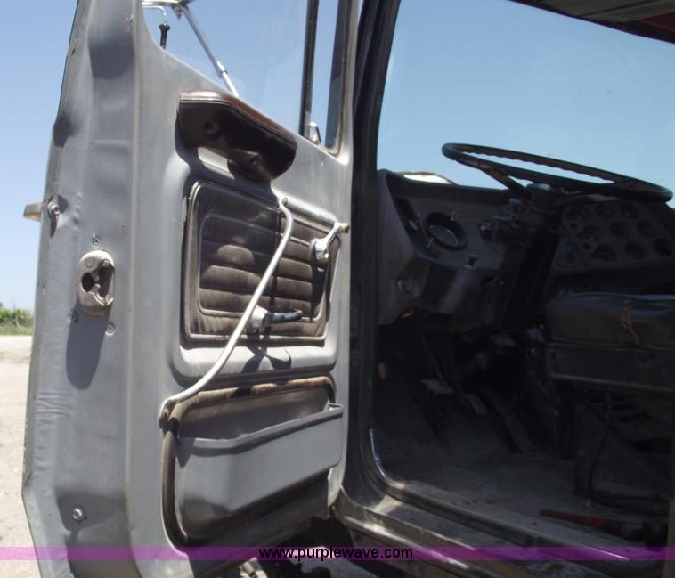 image for item A4138 1973 Ford L9000 dump truck