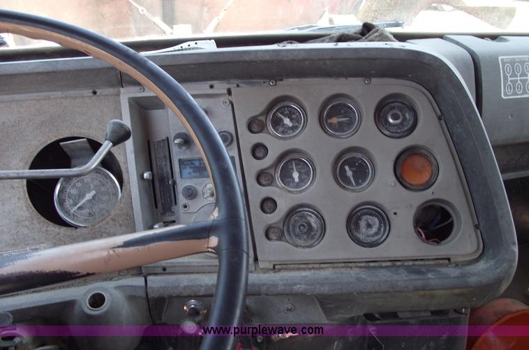 image for item A4138 1973 Ford L9000 dump truck