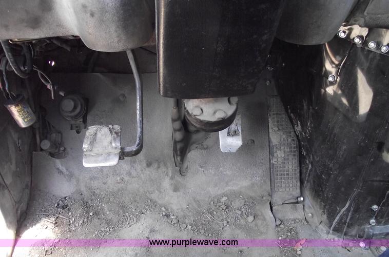 image for item A4138 1973 Ford L9000 dump truck