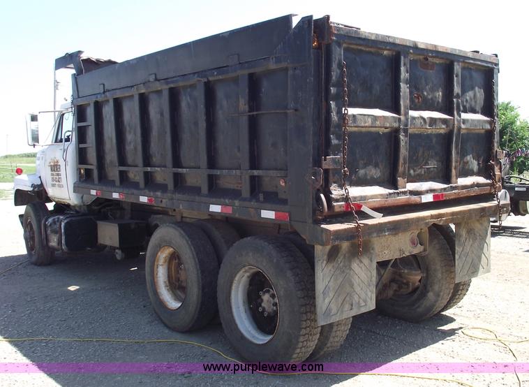 image for item A4139 1974 International F2070A dump truck