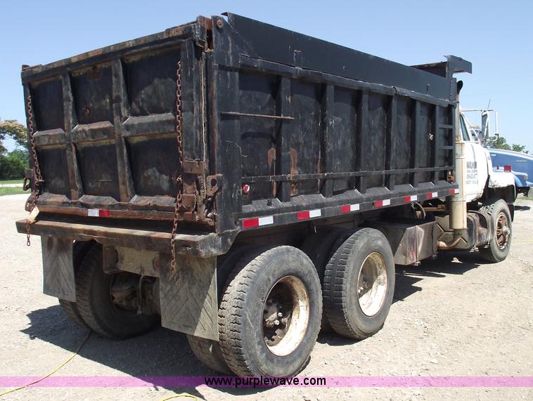 image for item A4139 1974 International F2070A dump truck