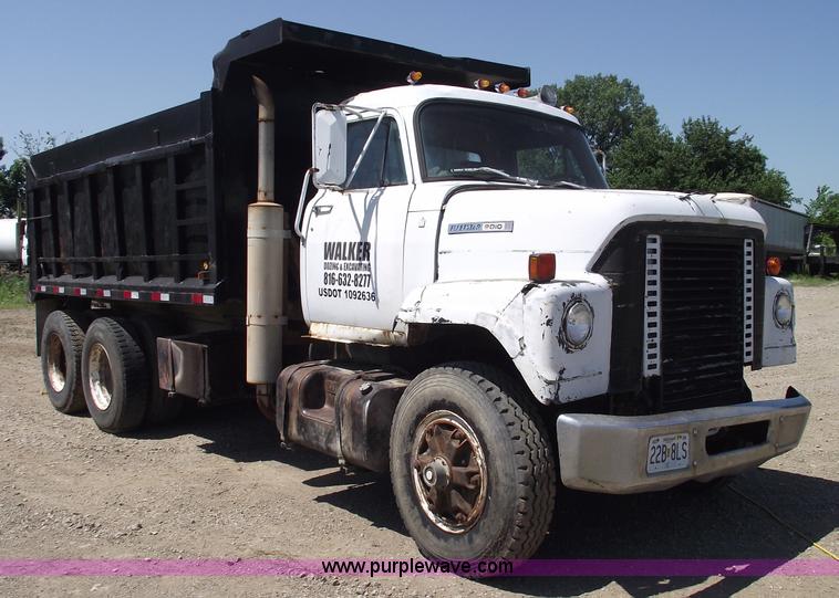 image for item A4139 1974 International F2070A dump truck