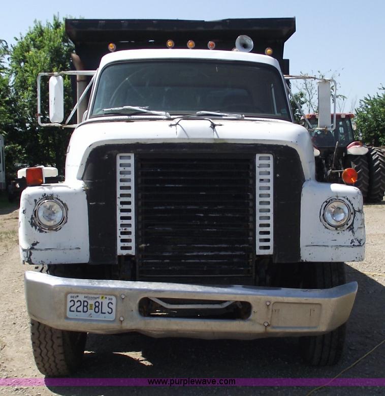 image for item A4139 1974 International F2070A dump truck