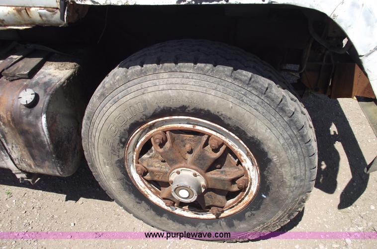 image for item A4139 1974 International F2070A dump truck