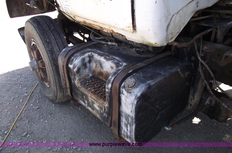 image for item A4139 1974 International F2070A dump truck