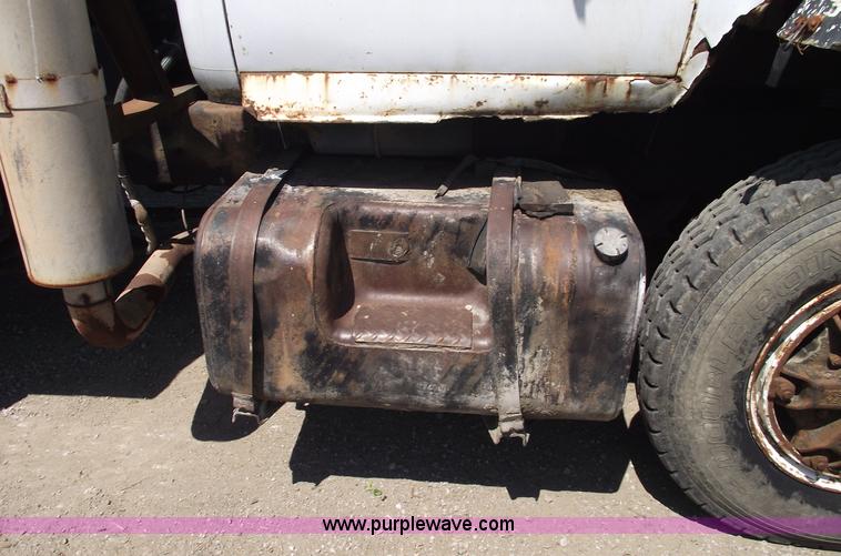 image for item A4139 1974 International F2070A dump truck