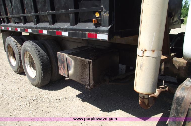 image for item A4139 1974 International F2070A dump truck