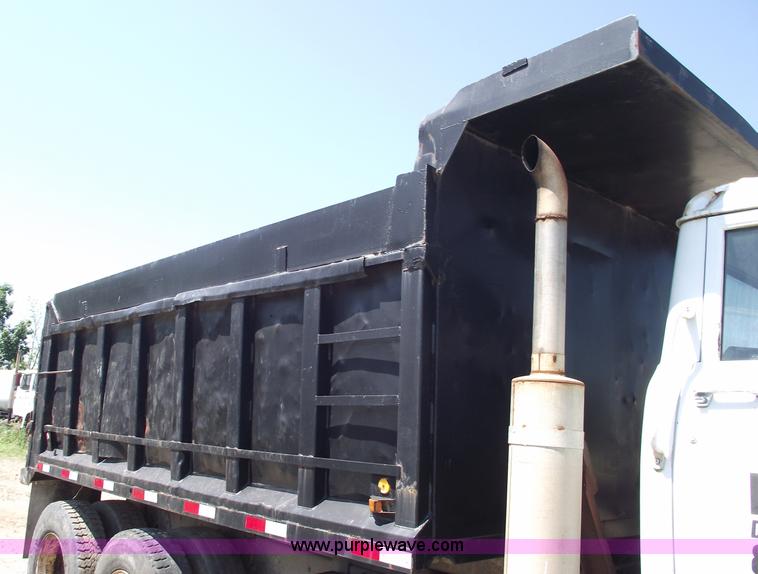 image for item A4139 1974 International F2070A dump truck