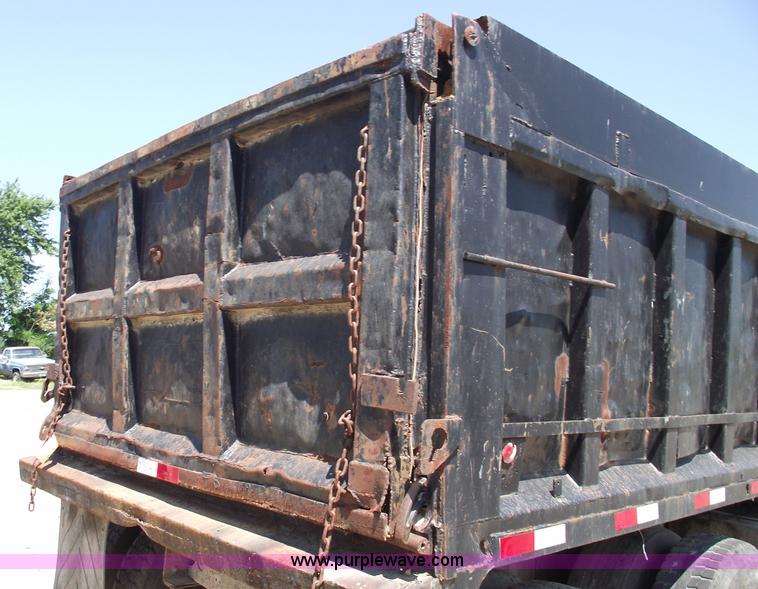 image for item A4139 1974 International F2070A dump truck