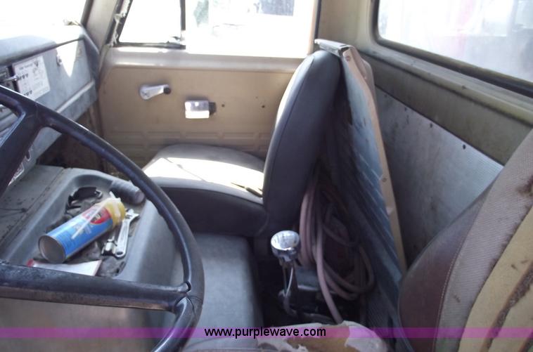 image for item A4139 1974 International F2070A dump truck