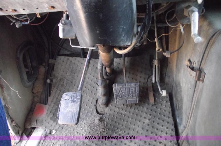 image for item A4139 1974 International F2070A dump truck