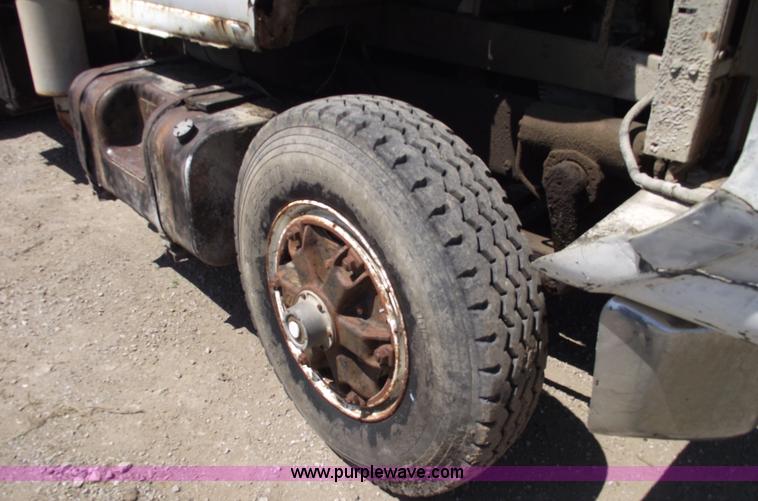 image for item A4139 1974 International F2070A dump truck