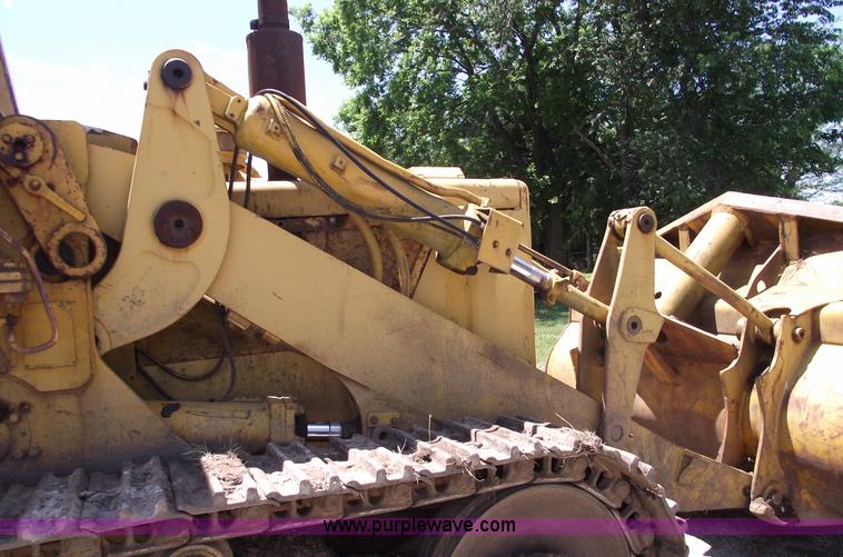 image for item A4242 1972 Caterpillar 977L track loader