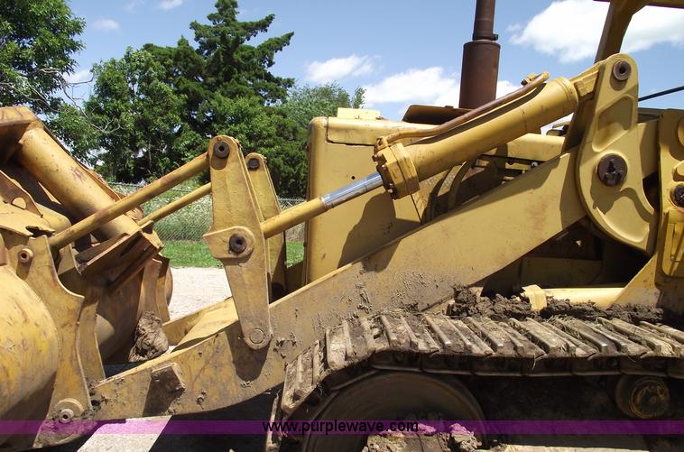 image for item A4242 1972 Caterpillar 977L track loader