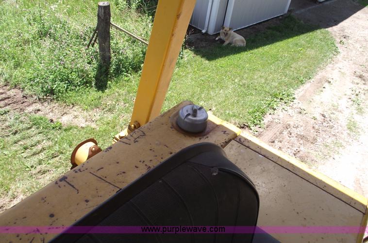 image for item A4242 1972 Caterpillar 977L track loader