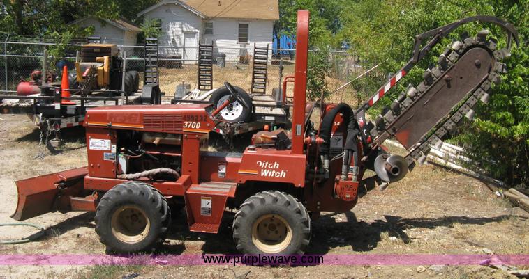 image for item A4282 2004 Ditch Witch 3700 trencher