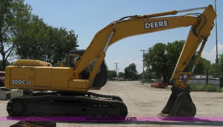 image for item A4284 1996 John Deere 200C LC excavator