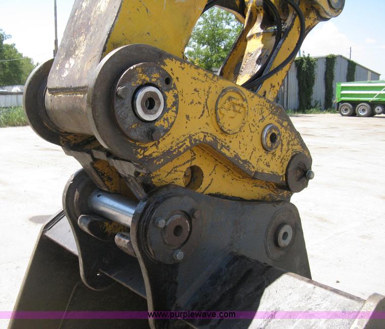 image for item A4284 1996 John Deere 200C LC excavator
