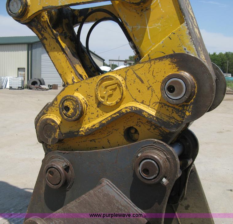 image for item A4284 1996 John Deere 200C LC excavator