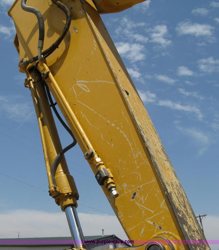 image for item A4284 1996 John Deere 200C LC excavator