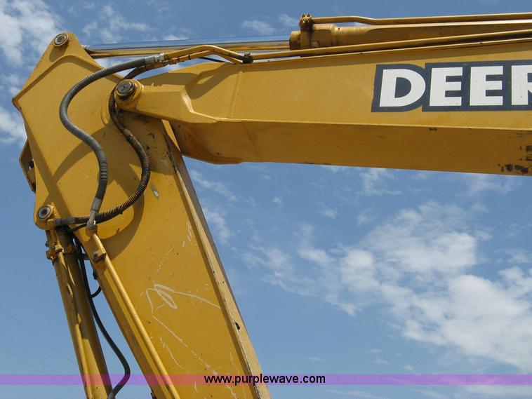 image for item A4284 1996 John Deere 200C LC excavator