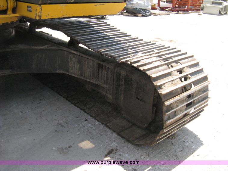 image for item A4284 1996 John Deere 200C LC excavator