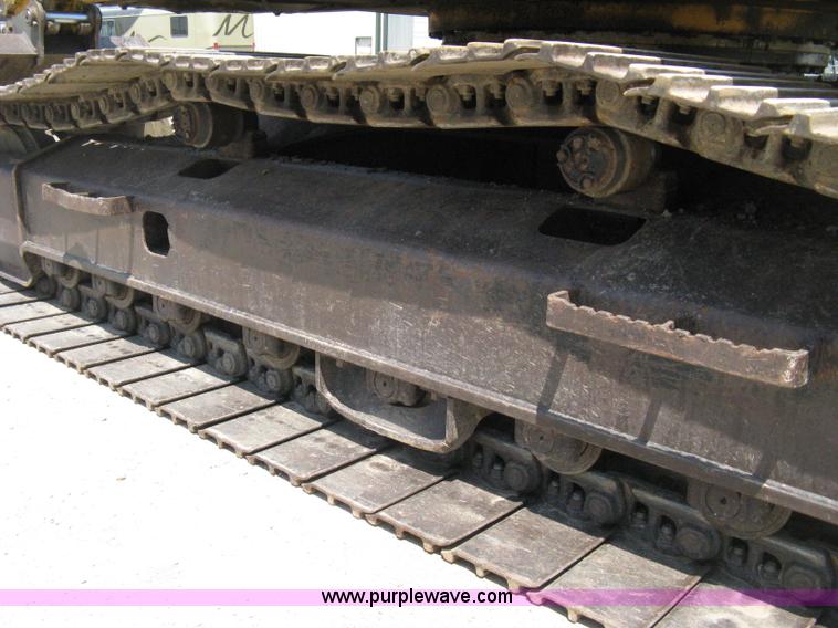 image for item A4284 1996 John Deere 200C LC excavator