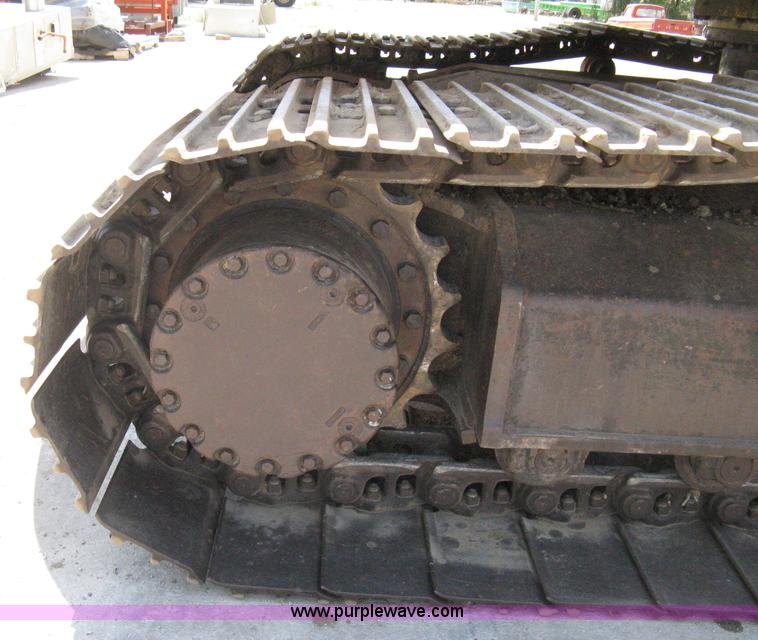 image for item A4284 1996 John Deere 200C LC excavator