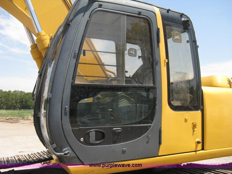 image for item A4284 1996 John Deere 200C LC excavator