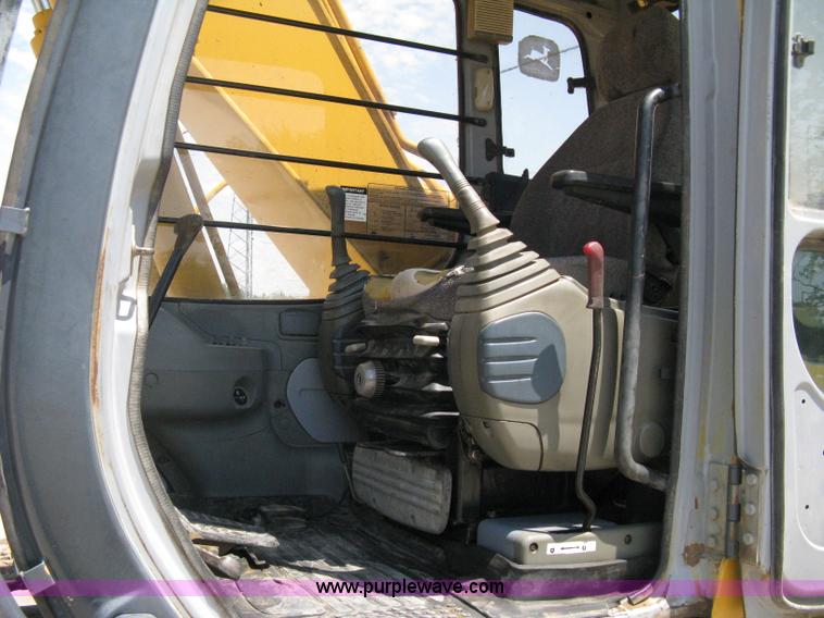 image for item A4284 1996 John Deere 200C LC excavator