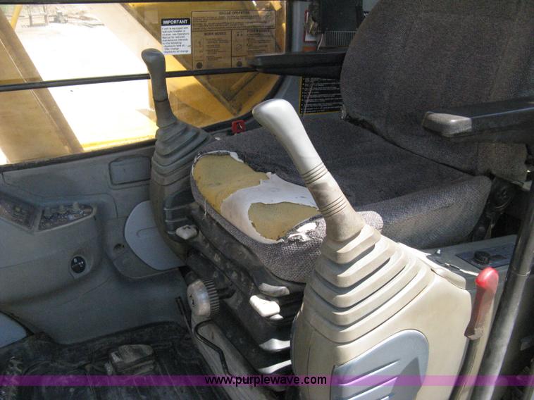 image for item A4284 1996 John Deere 200C LC excavator