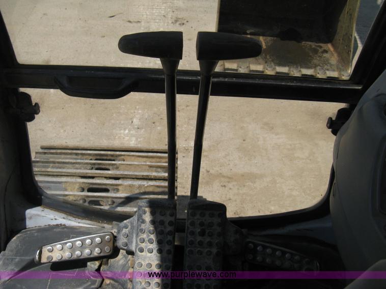 image for item A4284 1996 John Deere 200C LC excavator