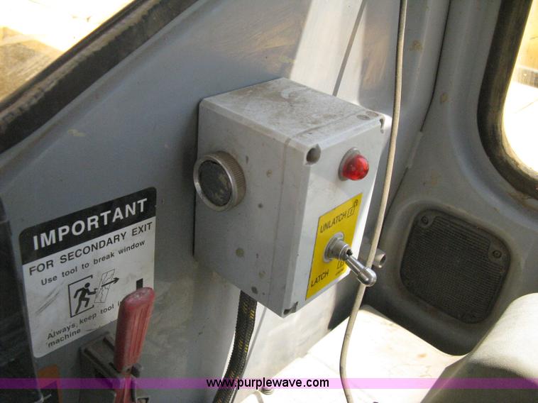 image for item A4284 1996 John Deere 200C LC excavator