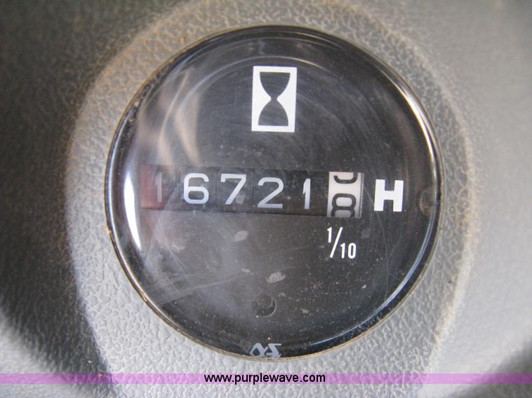 image for item A4284 1996 John Deere 200C LC excavator