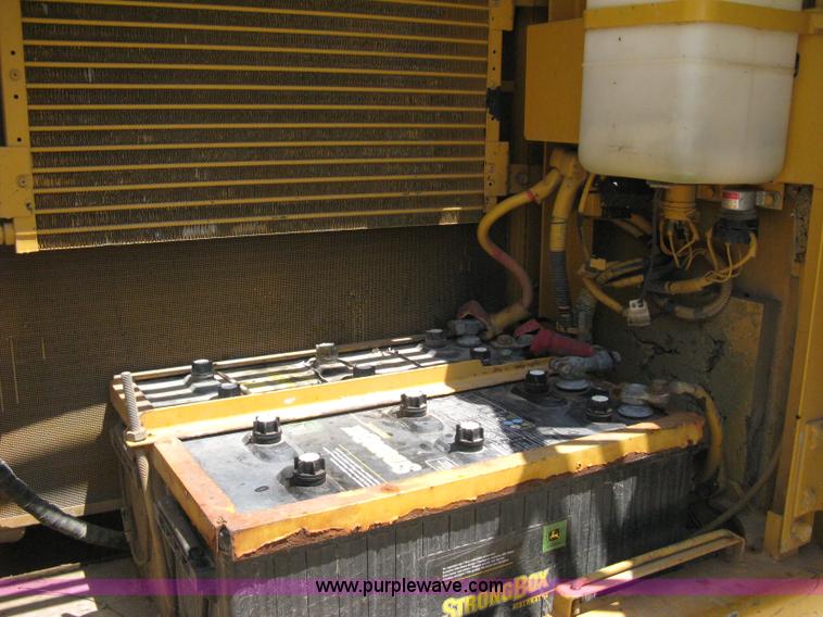 image for item A4284 1996 John Deere 200C LC excavator