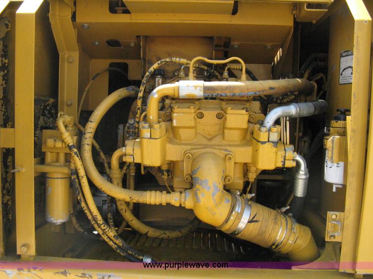 image for item A4284 1996 John Deere 200C LC excavator