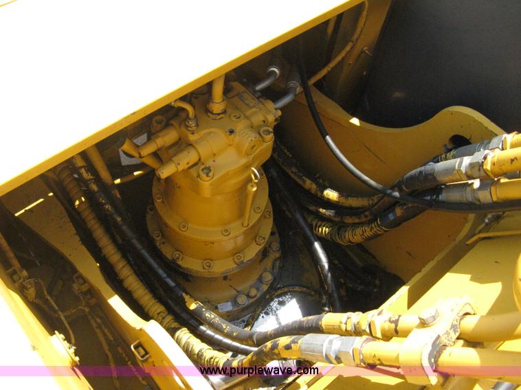 image for item A4284 1996 John Deere 200C LC excavator