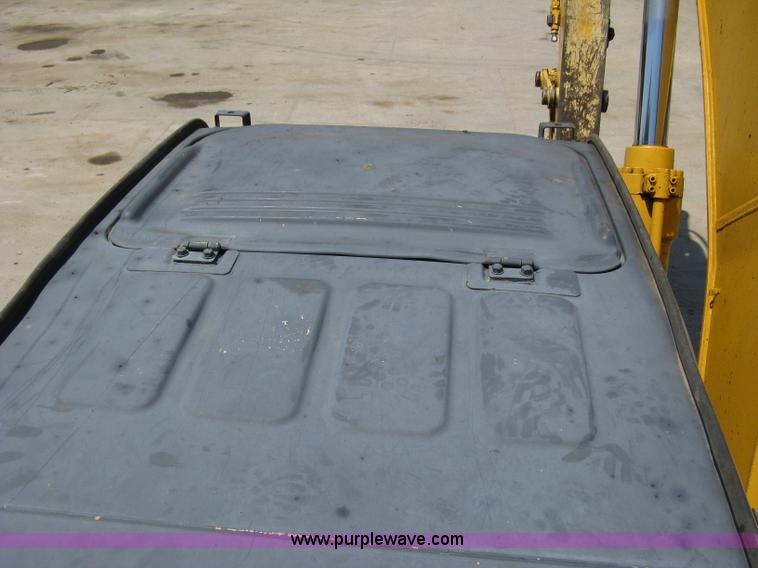 image for item A4284 1996 John Deere 200C LC excavator