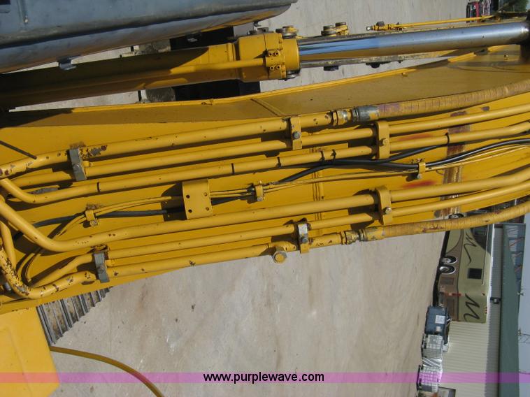 image for item A4284 1996 John Deere 200C LC excavator