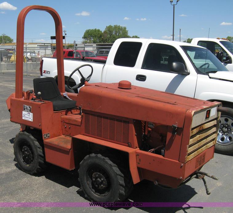 image for item A4289 1989 Ditch Witch 350SXD vibratory plow