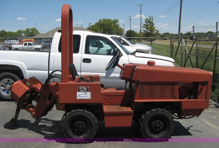 image for item A4289 1989 Ditch Witch 350SXD vibratory plow