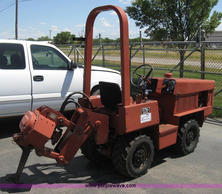 image for item A4289 1989 Ditch Witch 350SXD vibratory plow
