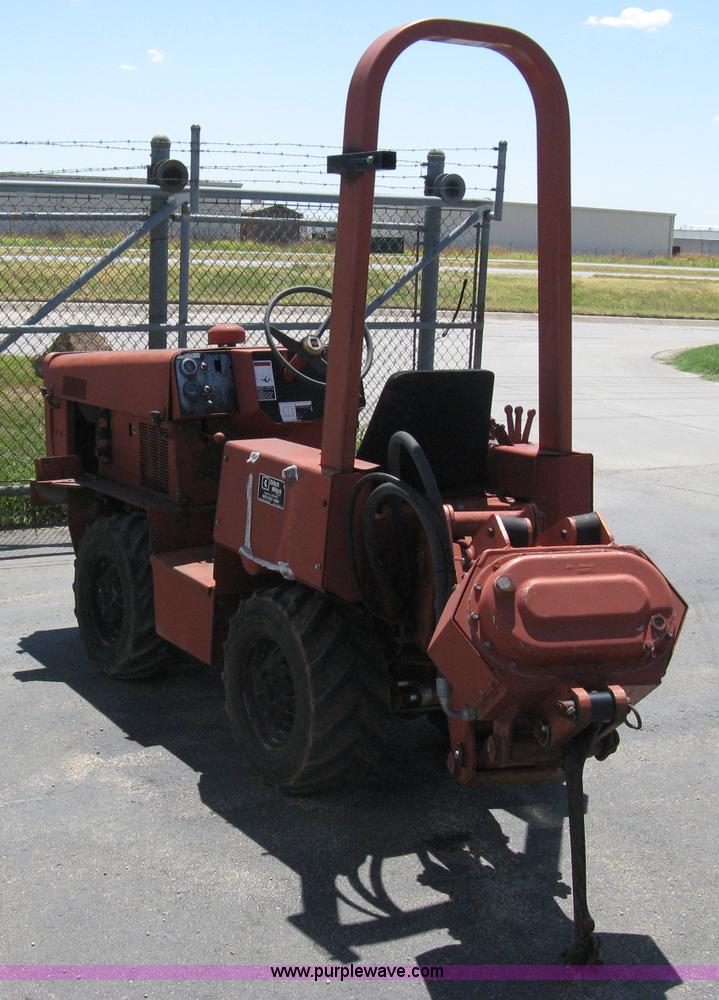 image for item A4289 1989 Ditch Witch 350SXD vibratory plow