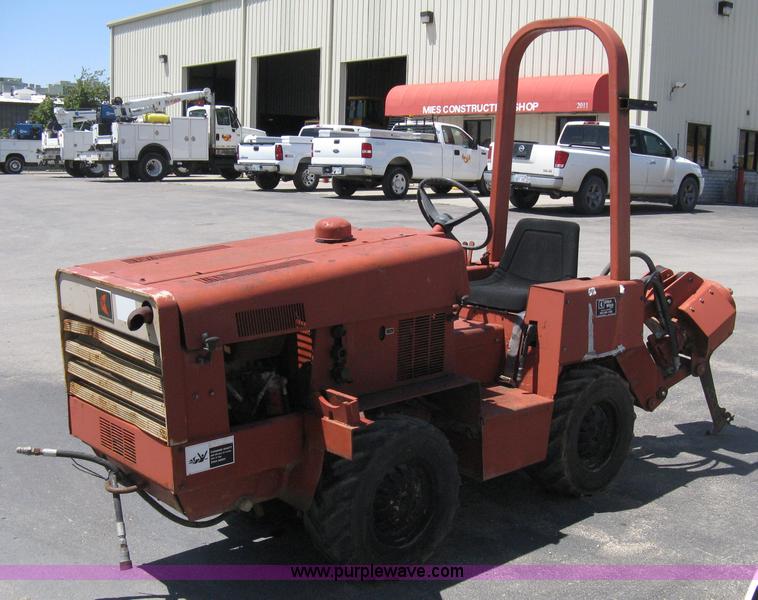 image for item A4289 1989 Ditch Witch 350SXD vibratory plow